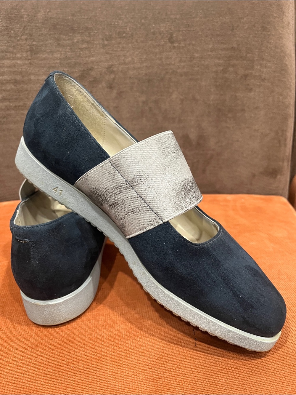 Ron White Rapisardi “ Mary Jane” style Navy Blue suede Leather shoes size 41
